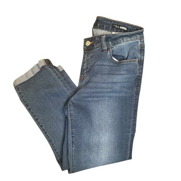 KENSIE "Tell Me Something Pretty"
Capri Jeans Size 27 Medium Wash Whiskers EUC - Picture 4 of 15